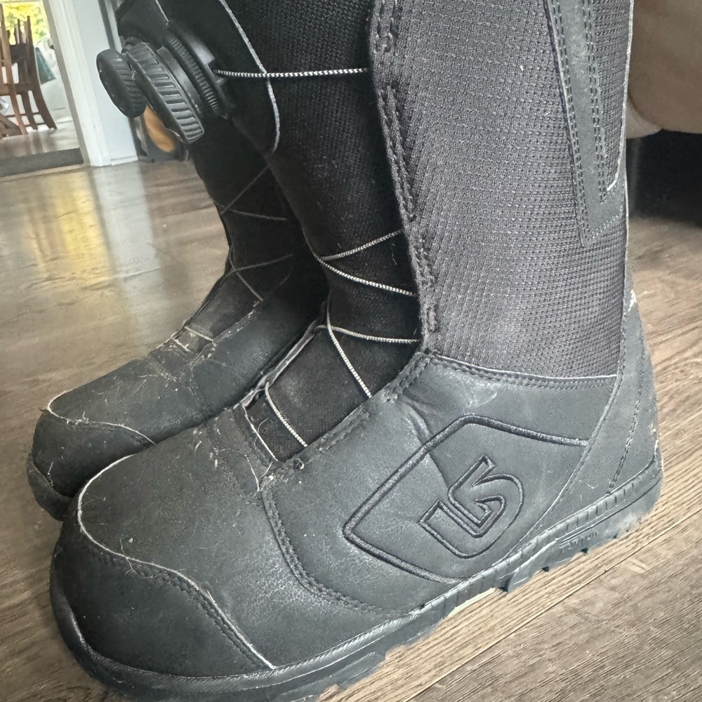 BURTON Men’s 9.5  Snowboard Boots with Boa Closure - Picture 2 of 5